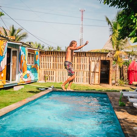 Green Belly Surf Hostel El Paredón Buena Vista Eksteriør billede