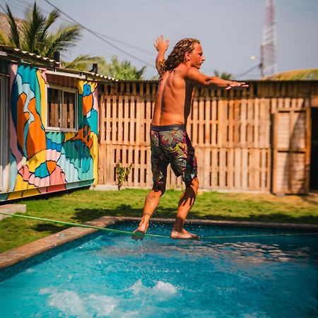 Green Belly Surf Hostel El Paredón Buena Vista Eksteriør billede
