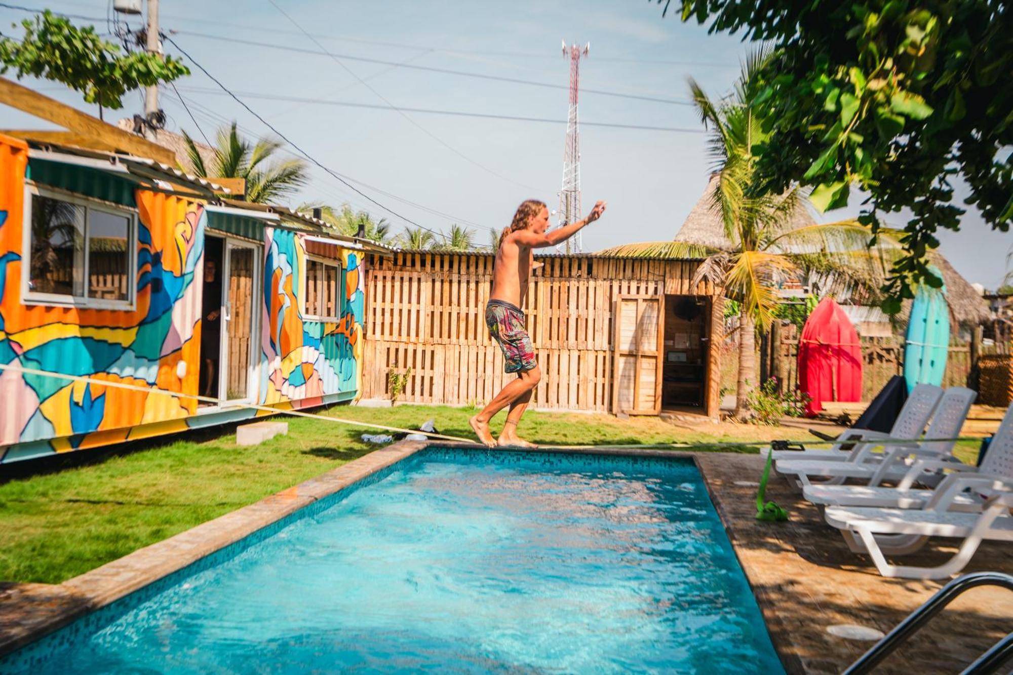 Green Belly Surf Hostel El Paredón Buena Vista Eksteriør billede